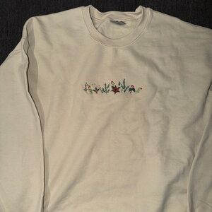 Christmas sweatshirt with Christmas garland Embroidery